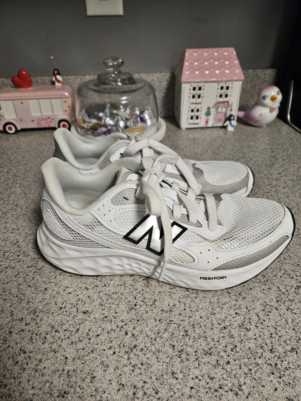 New Balance White Running Sneakers with Black Logo - Picture 3 of 8